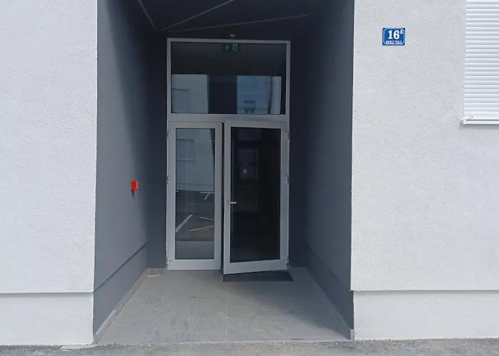 Apartment Minimax